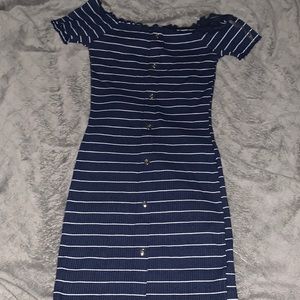 off the shoulder striped dress size:S
